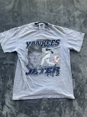 Vintage 1990s New York Yankees Derek Jeter #2 Lee Sport Nutmeg Mills T-Shirt